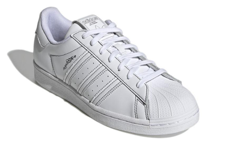 Lookbook ディズニー×アディダス スーパースター "Sneakerella" GY2352