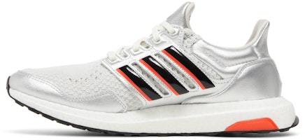 디즈니 100주년 기념 아디다스 울트라부스트 1.0 HQ6438 Lookbook 디즈니 100주년 기념 아디다스 울트라부스트 1.0 HQ6438