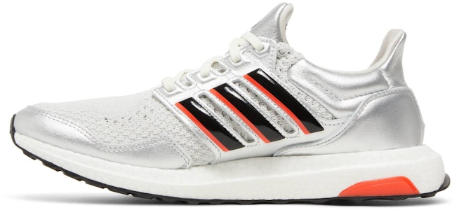 디즈니 100주년 기념 아디다스 울트라부스트 1.0 HQ6438 Lookbook 디즈니 100주년 기념 아디다스 울트라부스트 1.0 HQ6438