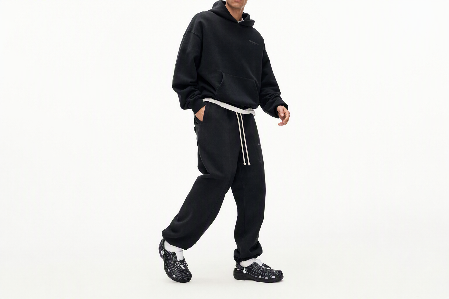 Order 迪士尼 x Crocs 經典洞洞鞋『聖誕夜驚魂』 210561-90H