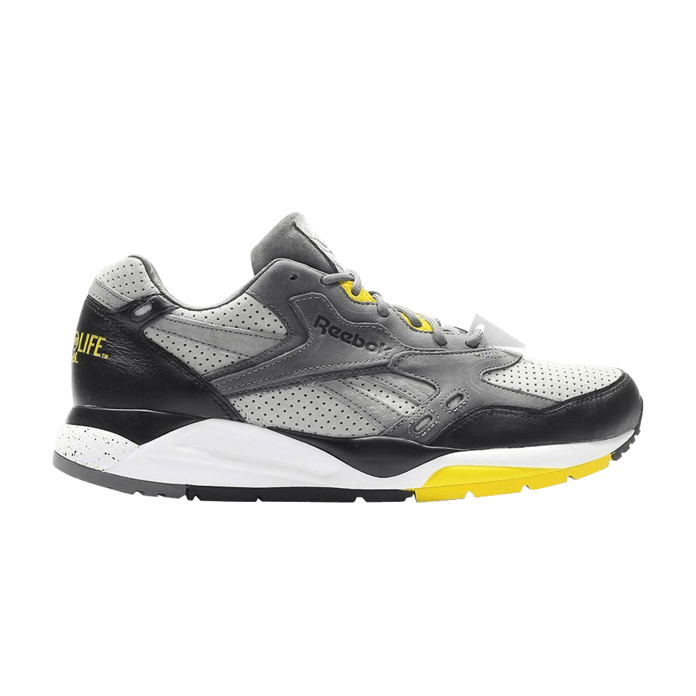 Buy Distinct Life x Reebok Bolton '底特律' 运动鞋 AQ9286