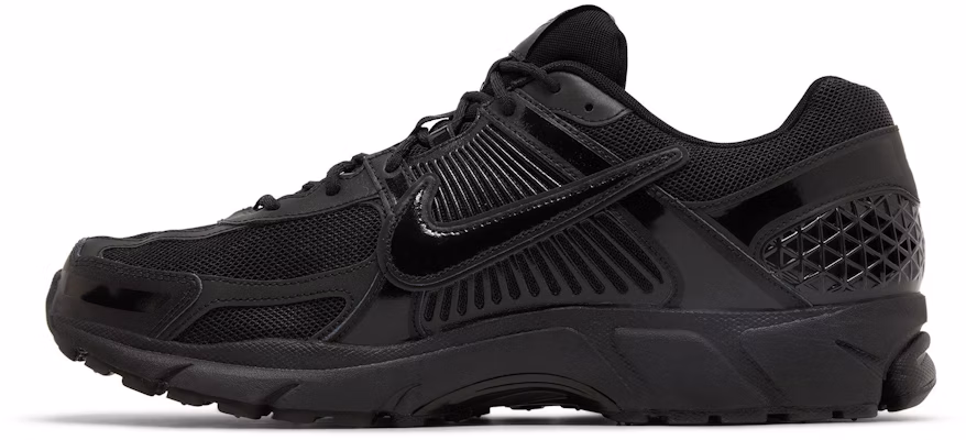 ドーバーストリートマーケット x ナイキ エア ズーム ボメロ 5 '20周年記念' FZ3313-001 Lookbook ドーバーストリートマーケット x ナイキ エア ズーム ボメロ 5 '20周年記念' FZ3313-001