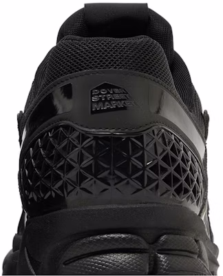 ドーバーストリートマーケット x ナイキ エア ズーム ボメロ 5 '20周年記念' FZ3313-001 Sizing ドーバーストリートマーケット x ナイキ エア ズーム ボメロ 5 '20周年記念' FZ3313-001