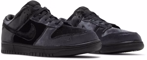 Dover Street Market x Nike Dunk Low 'Hitam Triple' DH2686-002 Cheap Dover Street Market x Nike Dunk Low 'Hitam Triple' DH2686-002