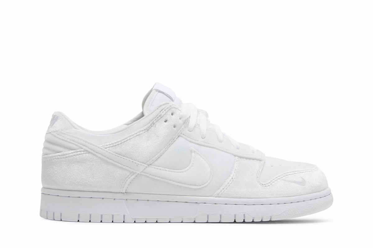 Dover Street Market x Nike Dunk Low 'Triple White' DH2686-100