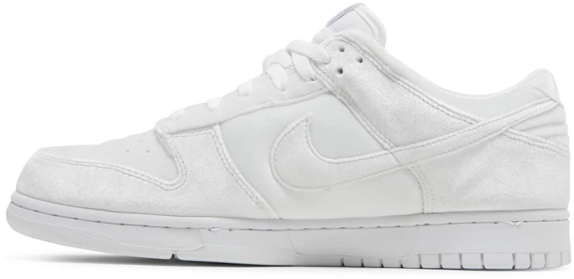 Dover Street Market x Nike Dunk Low 'Blanco Triple' DH2686-100 Lookbook Dover Street Market x Nike Dunk Low 'Blanco Triple' DH2686-100