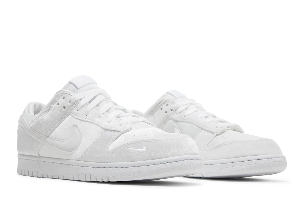 Dover Street Market x Nike Dunk Low 'Triple White' DH2686-100