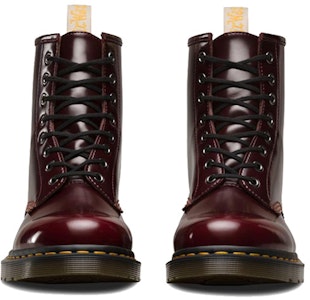 马汀博士1460 8孔马丁靴樱桃红 23756600 Lookbook 马汀博士1460 8孔马丁靴樱桃红 23756600