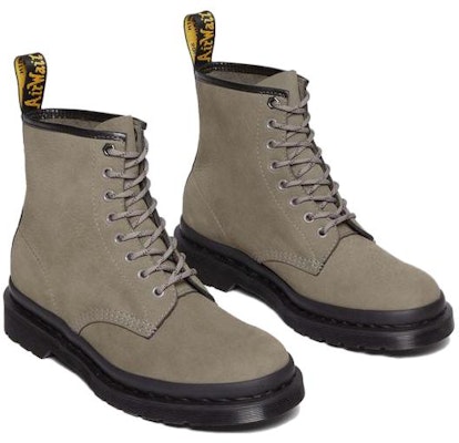 Dr. Martens 1460 'Kelabu Suede Trim yang Selesa' 31129059 Lookbook Dr. Martens 1460 'Kelabu Suede Trim yang Selesa' 31129059