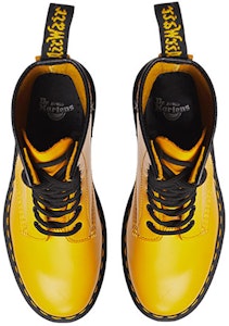 Dr. Martens 馬汀博士 1460 炫彩系列 8 孔 馬丁靴 情侶款 黃色 Lookbook Dr. Martens 馬汀博士 1460 炫彩系列 8 孔 馬丁靴 情侶款 黃色