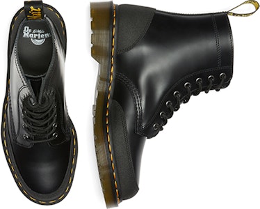 Dr. Martens 1460 Sepatu Boots Kulit 'Hitam' Lace Up Panel Pelindung 27466001 Shop Dr. Martens 1460 Sepatu Boots Kulit 'Hitam' Lace Up Panel Pelindung 27466001