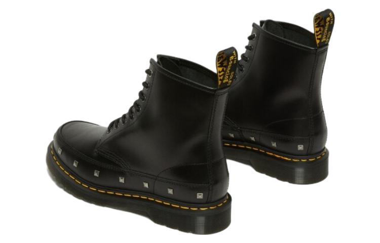 Shop Dr. Martens 1460 Kulit 'Studded Hitam' 27678001