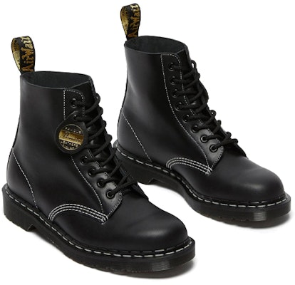 Dr. Martens 1460 Pascal Kulit Cavalier 'Hitam Cavalier' 26713001 Lookbook Dr. Martens 1460 Pascal Kulit Cavalier 'Hitam Cavalier' 26713001