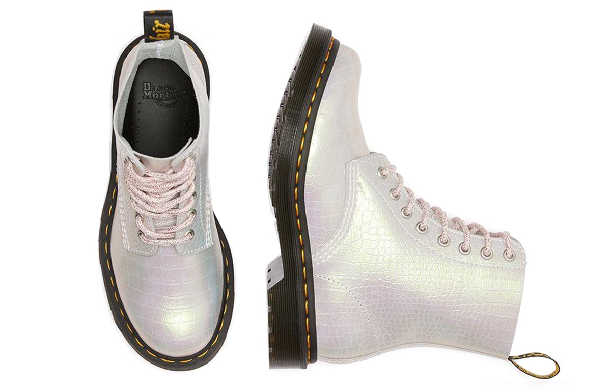 Lookbook Dr. Martens 1460 Pascal Kulit Metalik Buaya 'Putih' 25724650