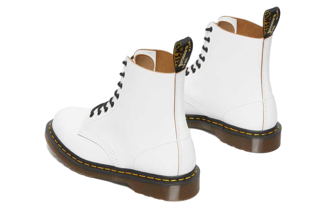 Lookbook Dr.Martens 馬汀博士 1460 皮革 復古舒適 中筒 馬丁靴 男女同款 白色