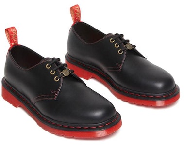 Dr. Martens 1461 Tahun Arnab Kasut Kulit Oxford 'Hitam Merah' 30555004 Lookbook Dr. Martens 1461 Tahun Arnab Kasut Kulit Oxford 'Hitam Merah' 30555004