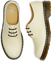 Dr.Martens/馬汀博士 系帶平底鞋 男女款 奶黃色 Lookbook Dr.Martens/馬汀博士 系帶平底鞋 男女款 奶黃色