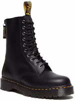 Dr.Martens 馬汀博士 1490 皮革 圓頭繫帶 短筒 馬丁靴 男女同款 黑色 Lookbook Dr.Martens 馬汀博士 1490 皮革 圓頭繫帶 短筒 馬丁靴 男女同款 黑色