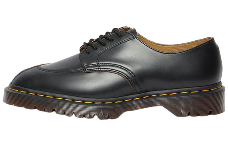 Dr. Martens 2046