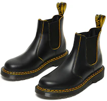 Lookbook Dr. Martens 馬汀博士 2976 Ds 雙後耳帶光面皮切爾西靴 男女同款 黑