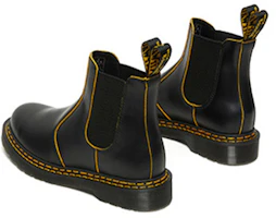 Shop Dr. Martens 馬汀博士 2976 Ds 雙後耳帶光面皮切爾西靴 男女同款 黑