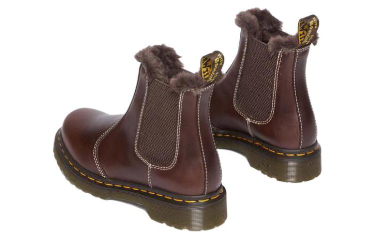 Shop Dr.Martens 馬汀博士 皮革 圓頭套筒 短筒 切爾西靴 女款 深棕色