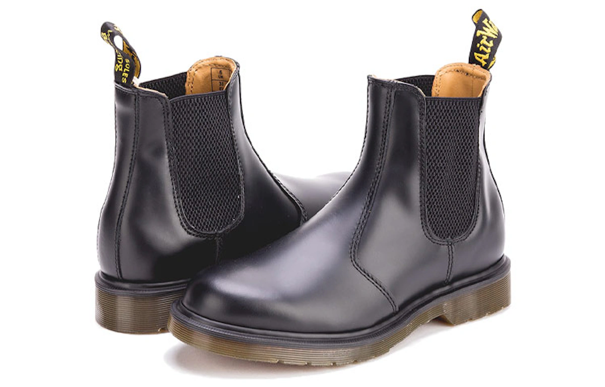 Dr. Martens 2976 Smooth Leather Chelsea Boot 'Black'