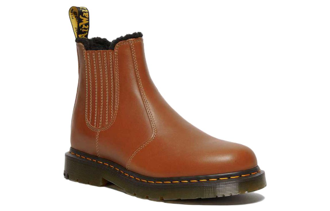Lookbook Dr.Martens/馬汀博士 2976 時尚皮革切爾西靴 男女同款 黃棕色