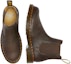 Shop Dr. Martens 2976 Jahitan Kuning Kasut Chelsea Kulit Horse Gila 'Coklat Gelap' 27486201