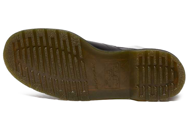 Shop 马汀大夫教堂情侣款黑色皮鞋 26256001