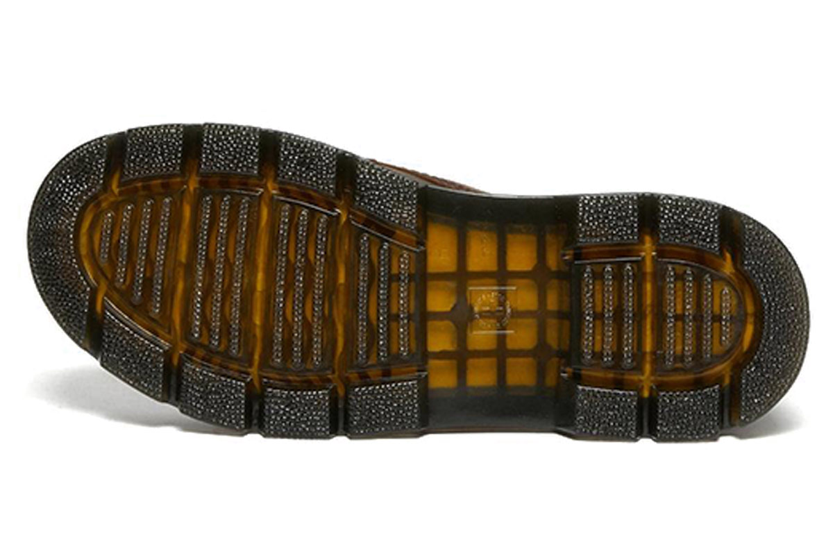 Shop ドクターマーチン Combs 8ホールブーツ (ブラウン) 26006207