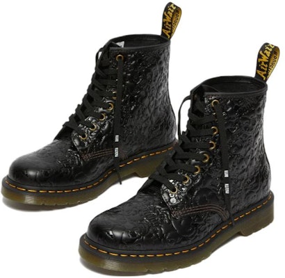 닥터마틴 X 워너브라더스 구니스 1460 블랙 부츠 (50 characters) 27939001 Lookbook 닥터마틴 X 워너브라더스 구니스 1460 블랙 부츠 (50 characters) 27939001