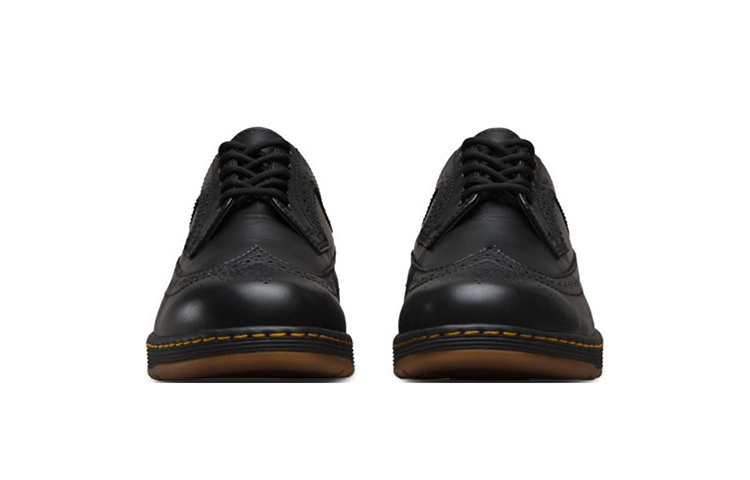Lookbook Dr. Martens Gabe Temperley 5-Eye Brogue ''Schwarz'' 22187001