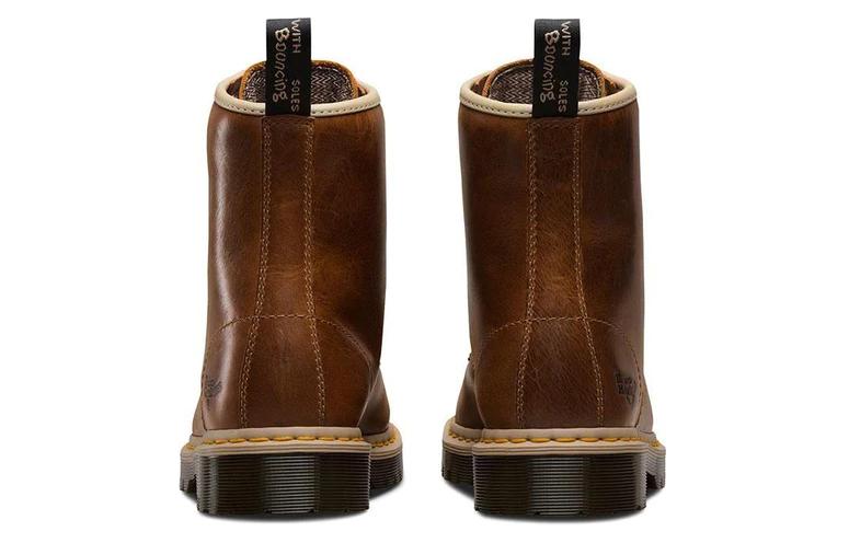 Shop Dr. Martens Icon 7B10 '中性棕色' 马丁靴 21741220