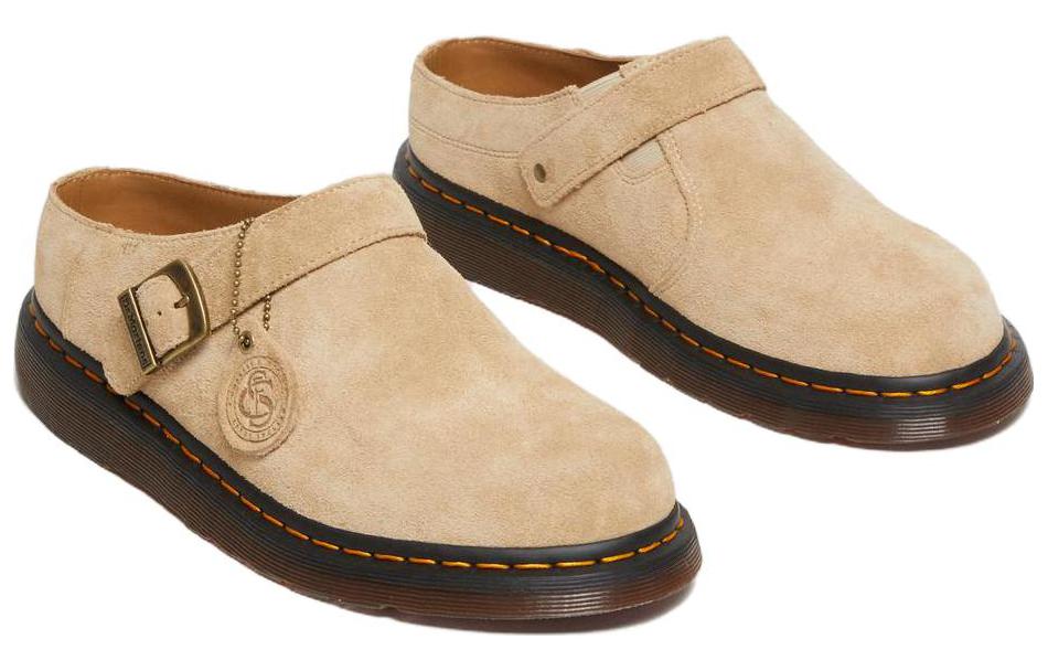 Lookbook Dr. Martens Isham Scarpa in Pelle Scamosciata ''Parchment'' 30619289