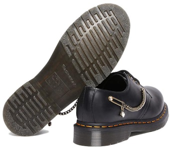 Dr. Martens Rendah Kulit dengan Rantai Metal 'Hitam' 28017001 Details for Dr. Martens Rendah Kulit dengan Rantai Metal 'Hitam' 28017001