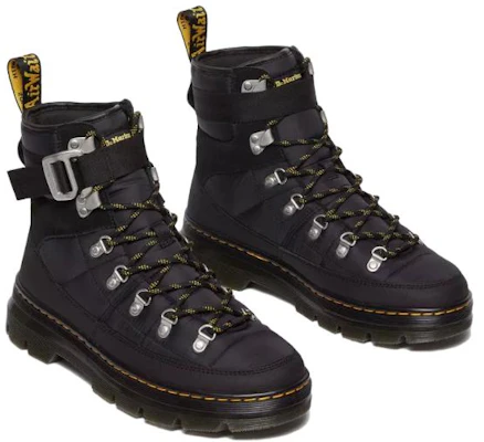 Dr.Martens 馬汀博士 皮革 圓頭厚底搭扣 中筒 馬丁靴 男女同款 黑色 Lookbook Dr.Martens 馬汀博士 皮革 圓頭厚底搭扣 中筒 馬丁靴 男女同款 黑色
