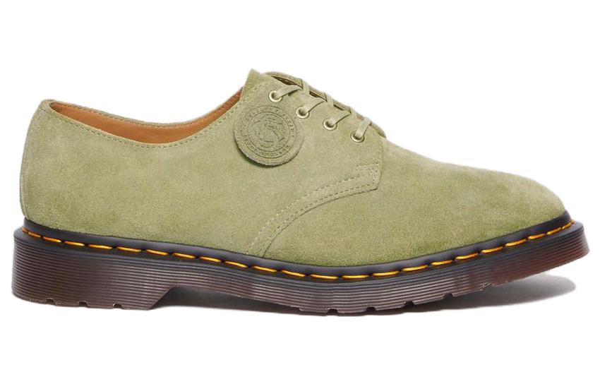 Shop Dr. Martens Smiths 淺橄欖綠款式 30564358