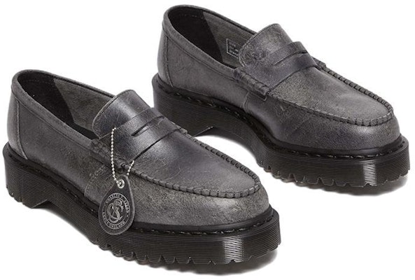 닥터마틴 스웨이드 슬립온 로퍼 (미드 그레이) 31013053 Lookbook 닥터마틴 스웨이드 슬립온 로퍼 (미드 그레이) 31013053