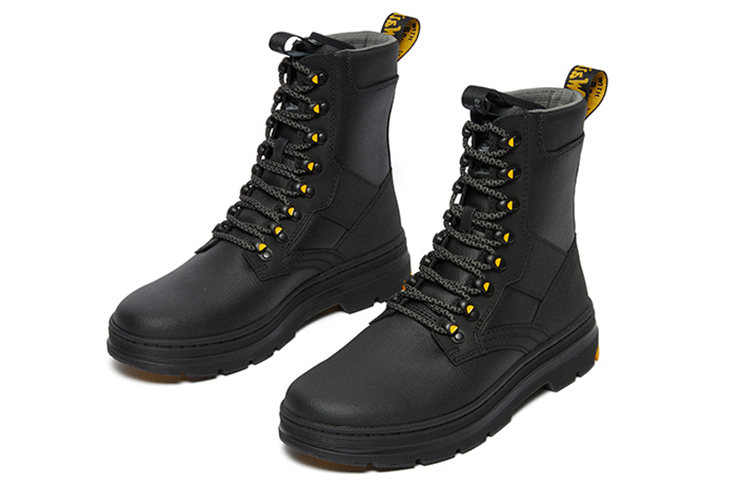 Lookbook Dr. Martens Boots Unisex Lowa Martin Hitam 27117001