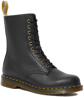 Dr. Martens Vegan 1490 Felix Martin Stivali Unisex Neri 23981001 Lookbook Dr. Martens Vegan 1490 Felix Martin Stivali Unisex Neri 23981001