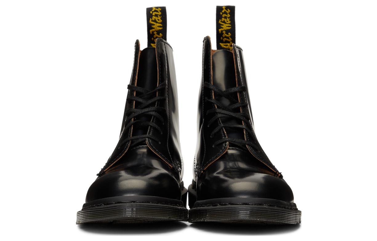 Lookbook Dr. Martens Winchester II Hitam 25032001