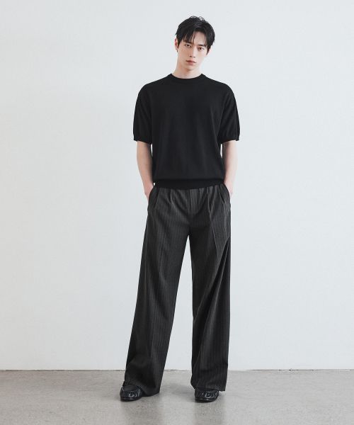 Draw Fit Two-Tuck Wide Pinstripe Slacks [Charcoal] DFPT5301CC