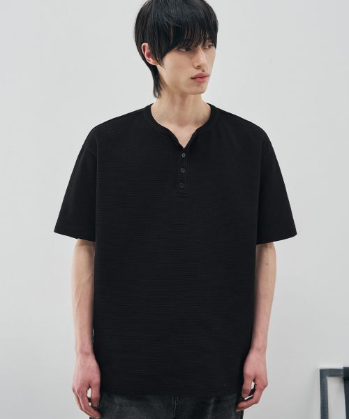 Lookbook DRAW FIT Waffle Henley Neck Half T-Shirt [Black] DFTS5211BK