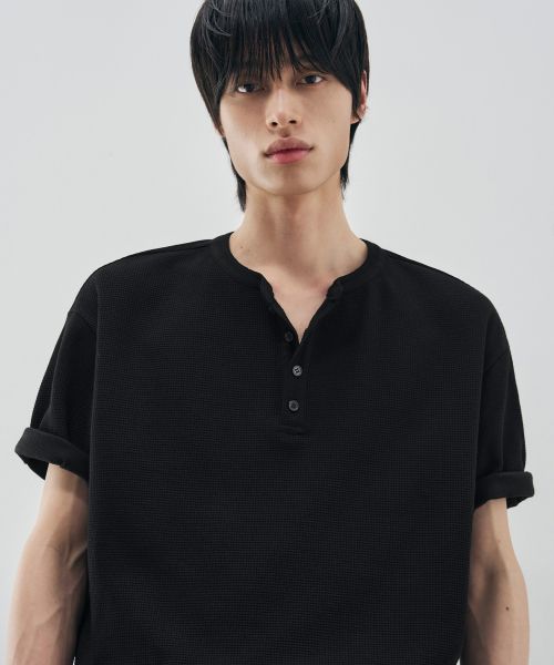 Shop DRAW FIT Waffle Henley Neck Half T-Shirt [Black] DFTS5211BK