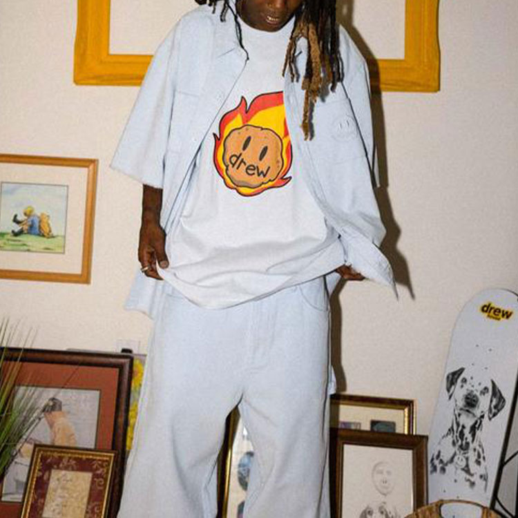 Lookbook ドリューハウス アストロイドスマイル カートゥーンロゴ Tシャツ ブルー ユニセックス. DR-SS21-140