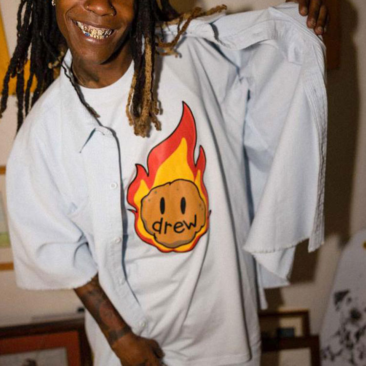 Shop ドリューハウス アストロイドスマイル カートゥーンロゴ Tシャツ ブルー ユニセックス. DR-SS21-140