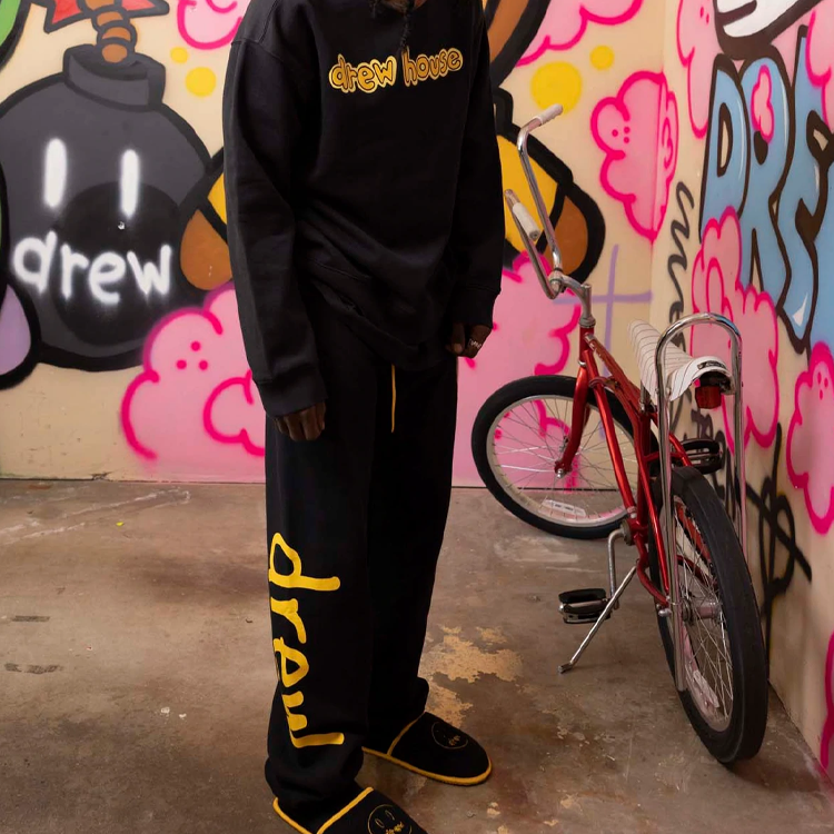 Details for Drew House Sweater Hitam Logo Crewneck Unisex Kasual Pullover. DR-SS22-409