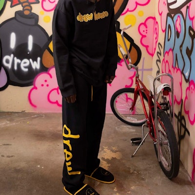 Drew House Sweater Hitam Logo Crewneck Unisex Kasual Pullover. DR-SS22-409 Details for Drew House Sweater Hitam Logo Crewneck Unisex Kasual Pullover. DR-SS22-409