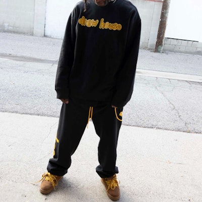 Drew House Sweater Hitam Logo Crewneck Unisex Kasual Pullover. DR-SS22-409 Sizing Drew House Sweater Hitam Logo Crewneck Unisex Kasual Pullover. DR-SS22-409